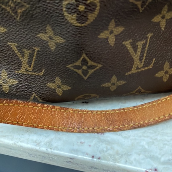 Louis Vuitton large sac shopping tote - Picture 5 of 15